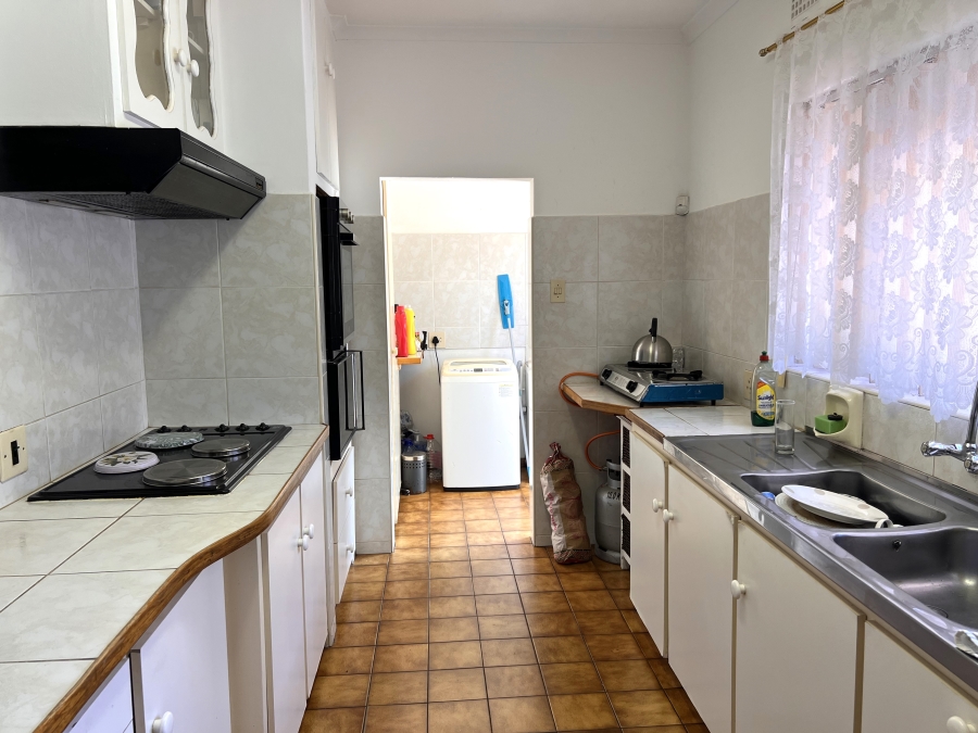To Let 1 Bedroom Property for Rent in Table View Western Cape